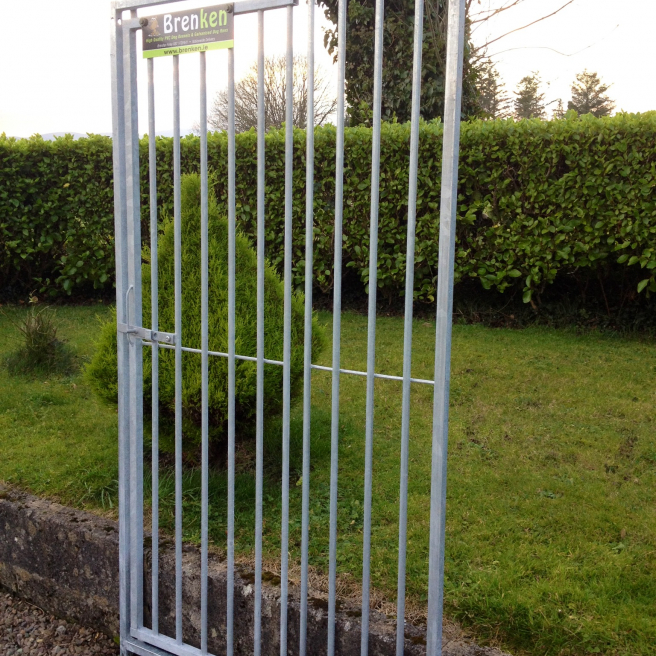 Dog Run Panel 1m with Door 8cm Bar Spacing