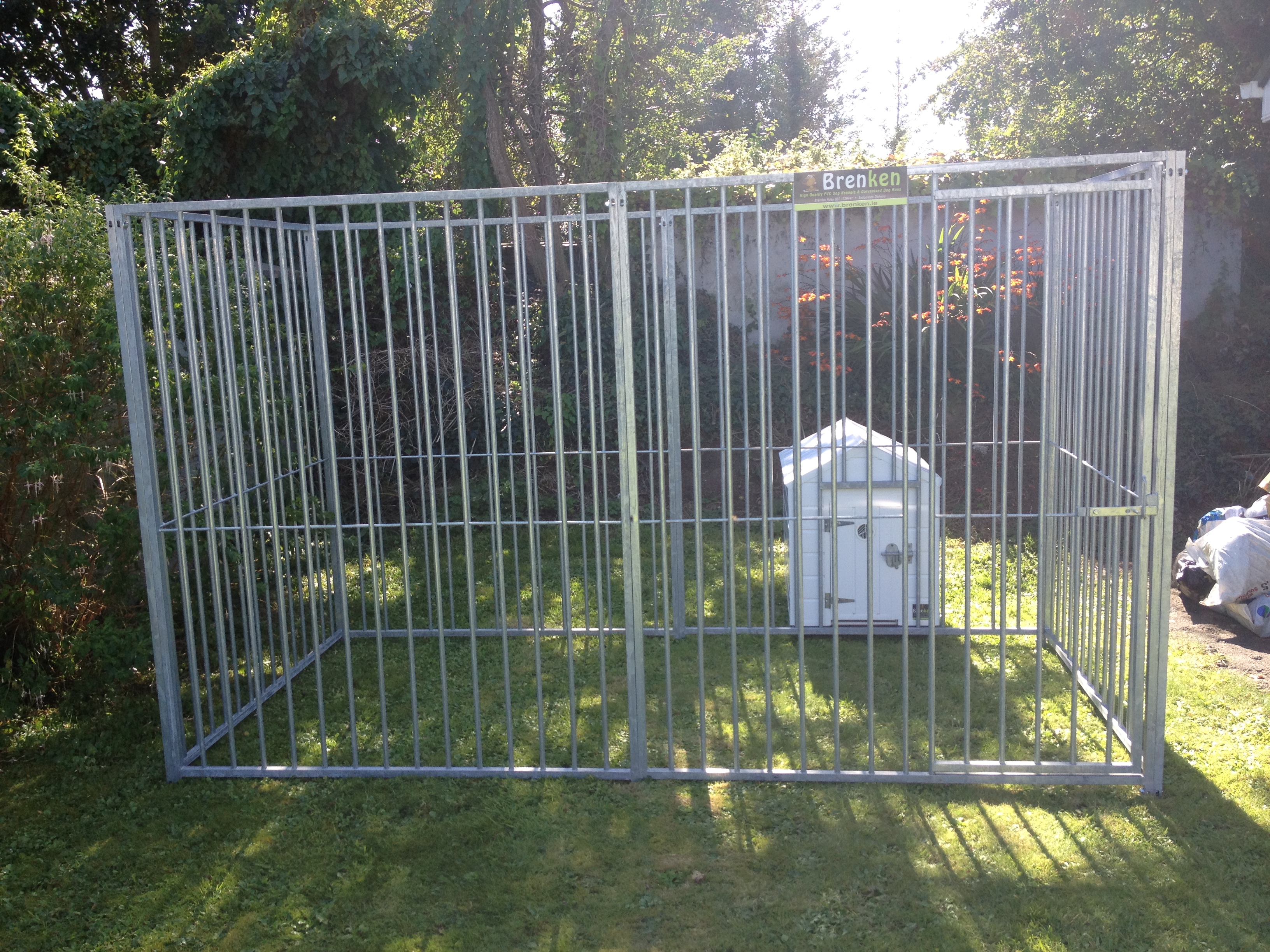 Galvanised Dog Run 8cm bar 3m x 3m & Extra Large White Pvc Dog kennel Suits Med - XL Breeds.